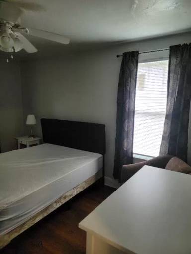 Main picture of 2708 E Surrey Dr