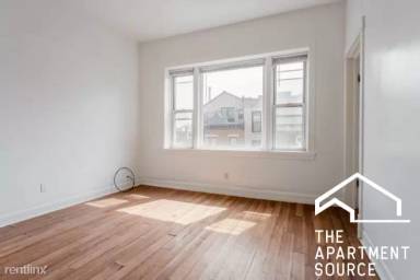 Main picture of 948 N Damen Ave