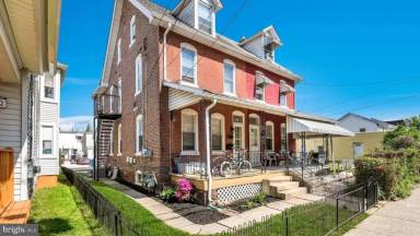 Main picture of 424 Walnut St