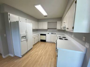 Main picture of 2315 Oakwood St