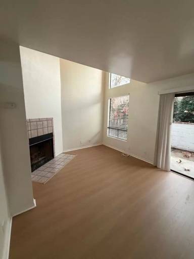 Main picture of 950 W Lambert Rd