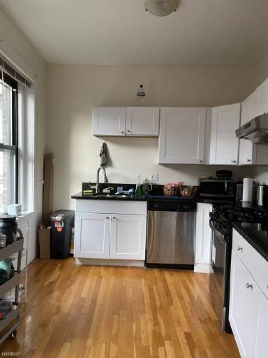 Main picture of 96 Linden St