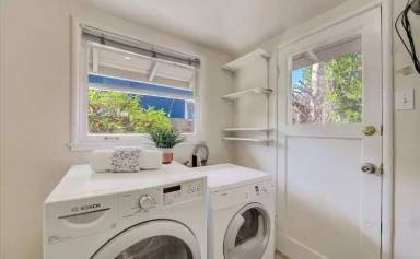 Main picture of 2052 Colony St