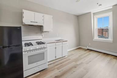 Main picture of 65 Main St