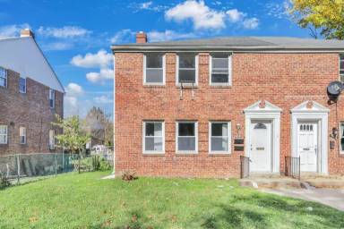 Main picture of 7017 Surrey Dr