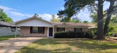 Main picture of 426 Lynbrook Blvd