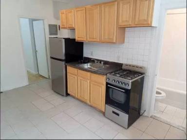 Main picture of 28 Covert St