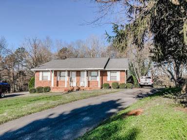 Main picture of 2812 Avery Cir