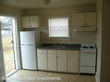Main picture of 225 1/2 College Park Cir