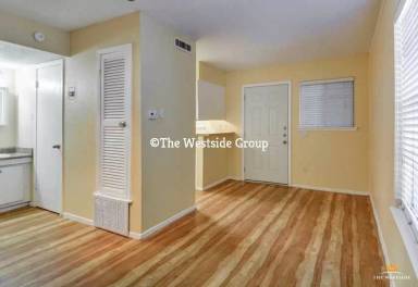 Main picture of 306 W 38th St