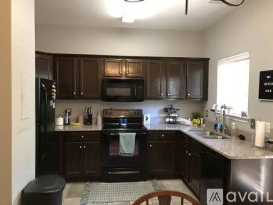 Main picture of 105 4th Ave
