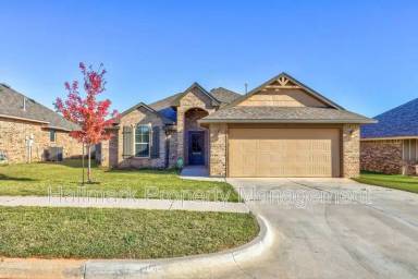 Main picture of 8705 SW 37th St