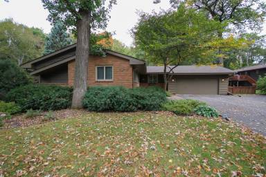 Main picture of 13204 Penn Ave S