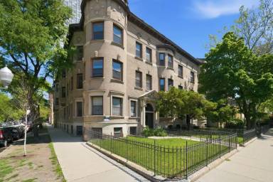 Main picture of 3919-35 N Pine Grove Ave