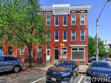 Main picture of 2242 E Fairmount Ave