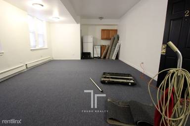 Main picture of 5710 N Winthrop Ave