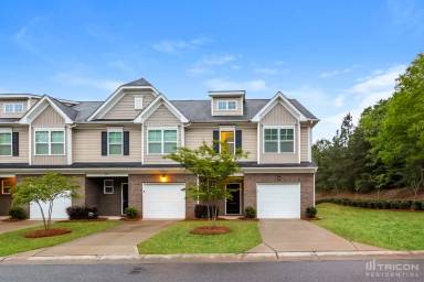 Main picture of 2027 Aragon Ln