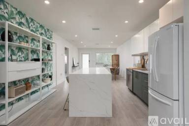 Main picture of 561 NW 50th St