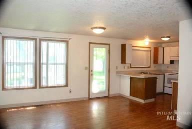 Main picture of 843 Comstock Cir