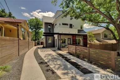 Main picture of 2105 E 20th St