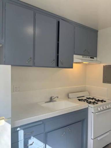 Main picture of 220 W Spazier Ave