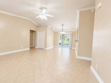 Main picture of 1045 NE 40th Ter