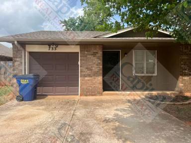 Main picture of 733 W Perry Dr
