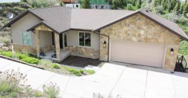 Main picture of 150 Crestview Dr