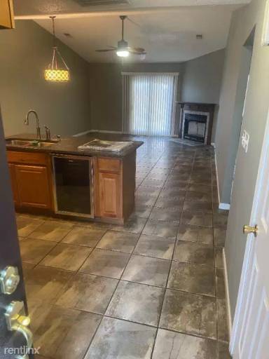 Main picture of 606 Potomac Ct