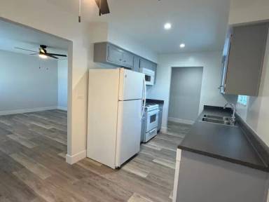 Main picture of 1747 Acorn St