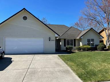 Main picture of 243 Meadowbrook Dr