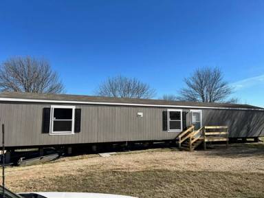 Main picture of 223 Clover Dr