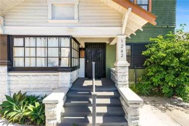 Main picture of 1242 E 7th St