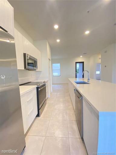 Main picture of 7819 NW 104th Ave