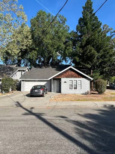 Main picture of 1020 W 4th St