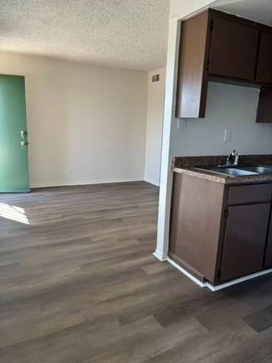 Main picture of 802 Woodward Ave