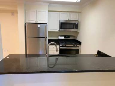 Main picture of 21 Mellen St