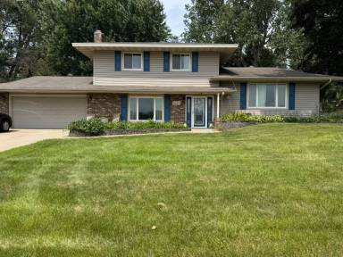 Main picture of 8370 Hillside Trl S