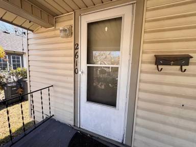 Main picture of 2610 E Archer St
