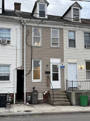 Main picture of 204 S Sherman St