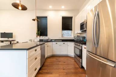 Main picture of 1325 N Wicker Park Ave