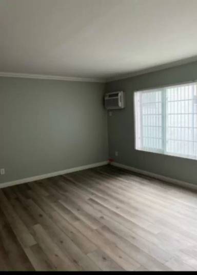 Main picture of 6928 Woodley Ave
