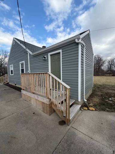 Main picture of 405 E Cowing Dr