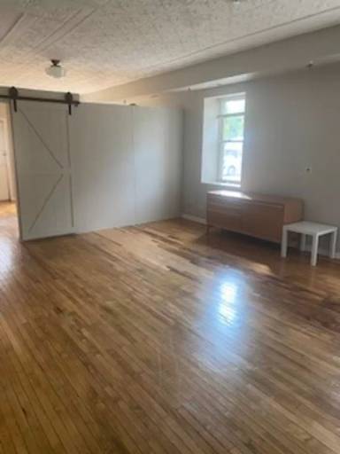 Main picture of 18 W 9th St