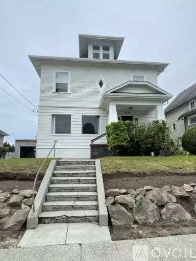 Main picture of 2218 2nd Ave N