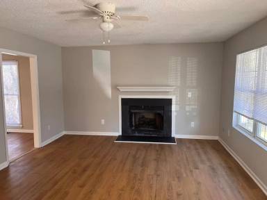 Main picture of 320 W Chestnut Ave