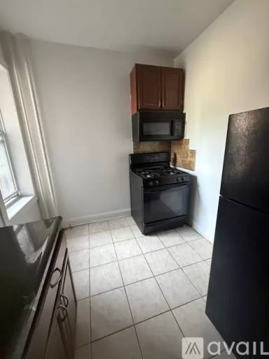 Main picture of 1084 Kennedy Blvd