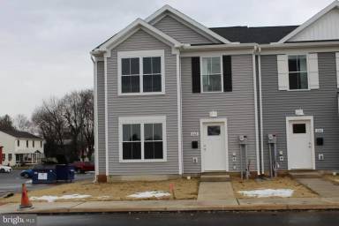 Main picture of 642 N College St