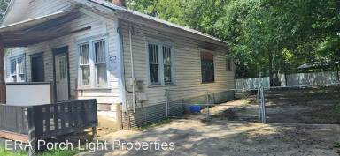 Main picture of 305 S College St