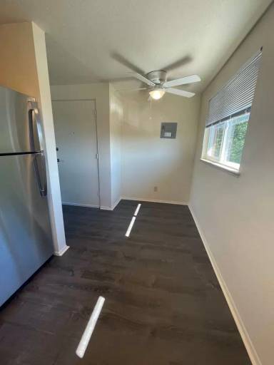 Main picture of 666 Moore St